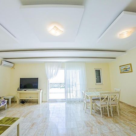 Apartments Lux Life Utjeha Εξωτερικό φωτογραφία